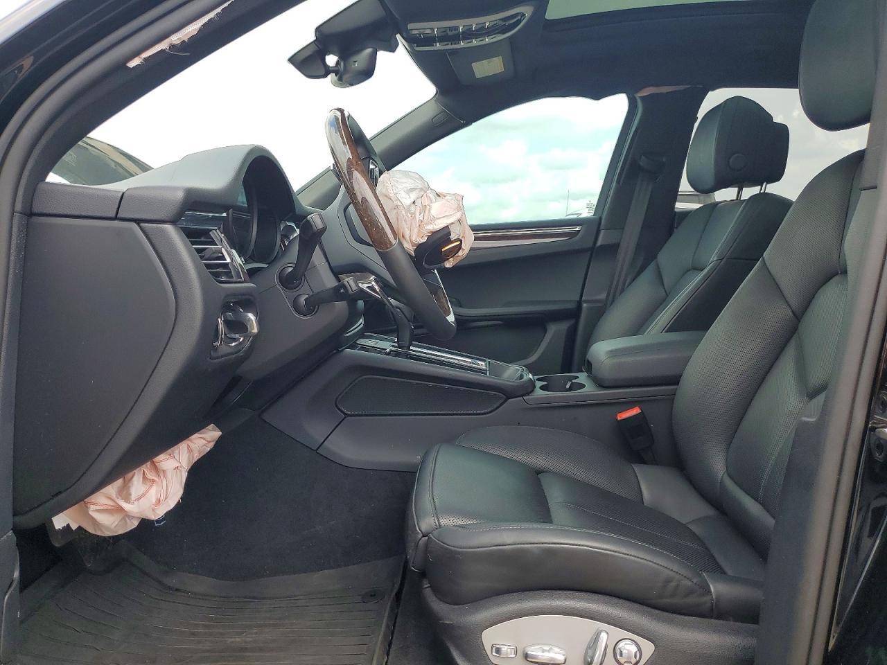 2025 Porsche Macan Base - Image 7