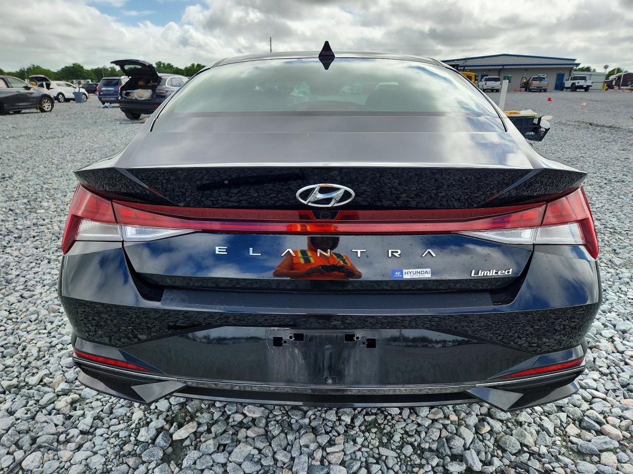 2023 Hyundai Elantra Limited - Image 6