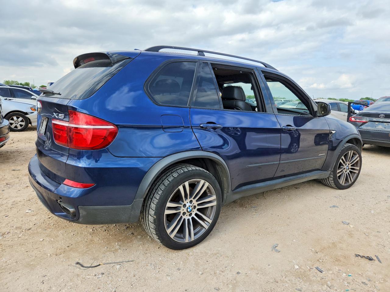 2011 BMW X5 xDrive50I - Фото 3
