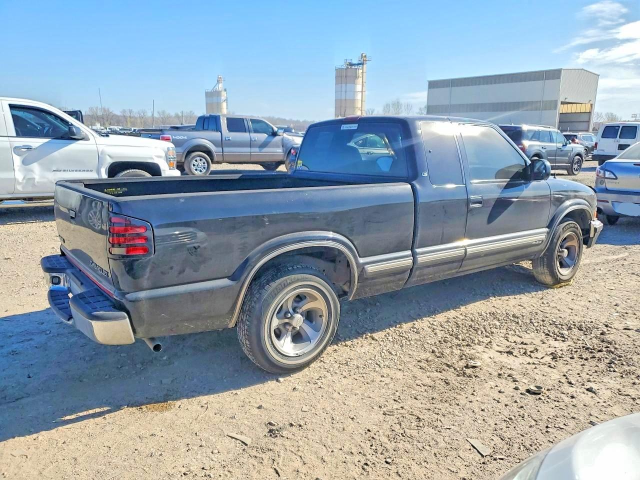 2000 Chevrolet S Truck S10 - Image 3