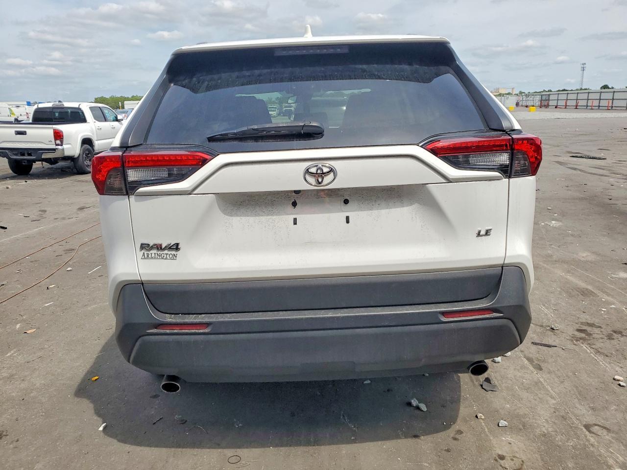 2020 Toyota Rav4 Le - Image 6