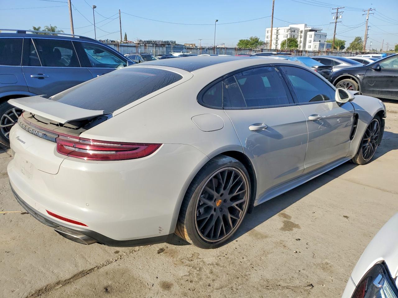 2018 Porsche Panamera 4 - Image 3