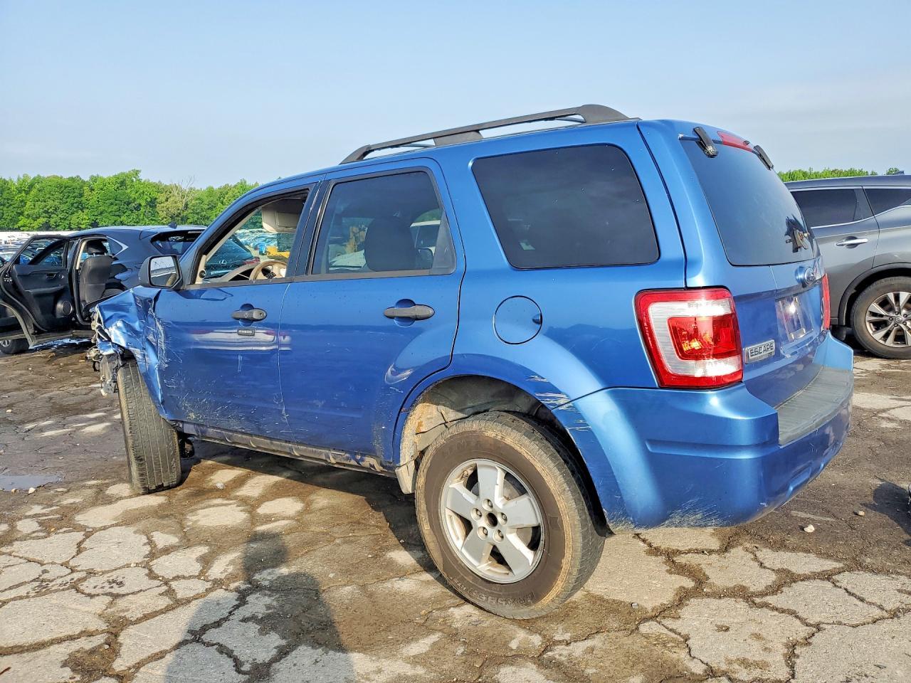 2009 Ford Escape - Image 2