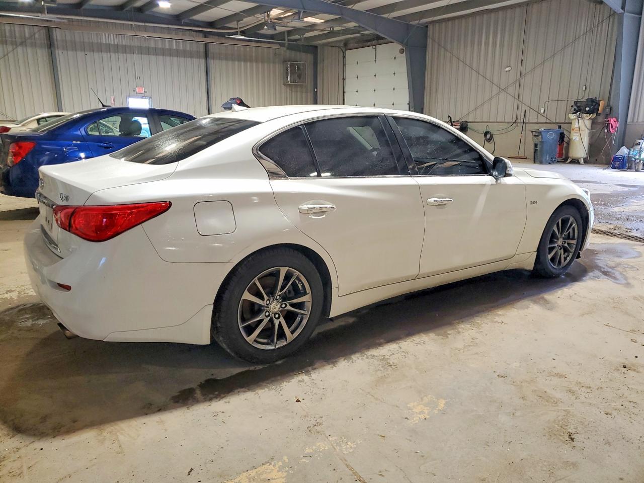 2017 Infiniti Q50 3.0T Signature Edition - Фото 3