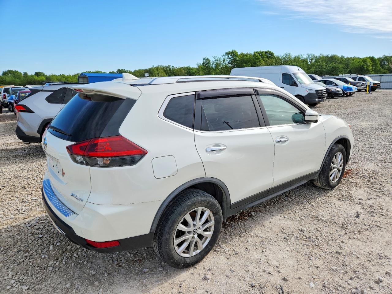 2020 Nissan Rogue S - Фото 3