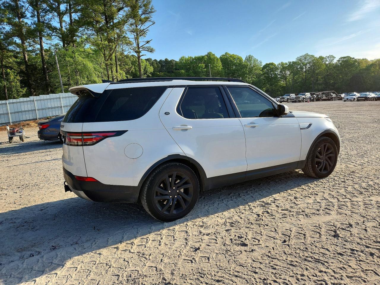 2017 Land Rover Discovery Hse - Image 3