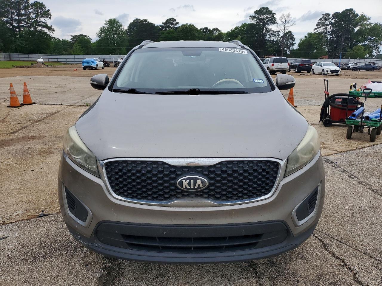2017 Kia Sorento Lx - Image 5