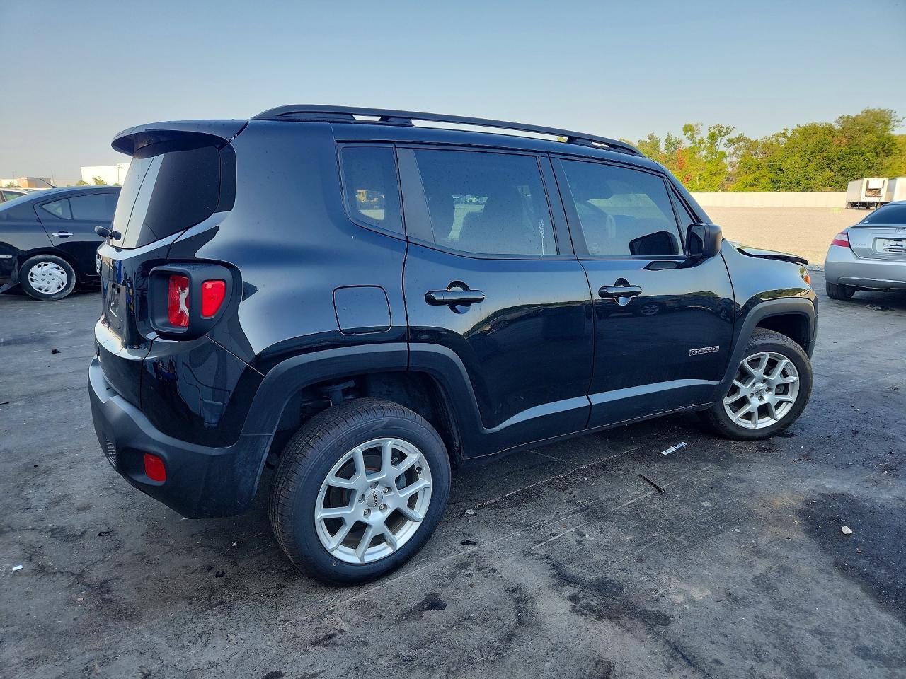 2023 Jeep Renegade Latitude - Фото 3