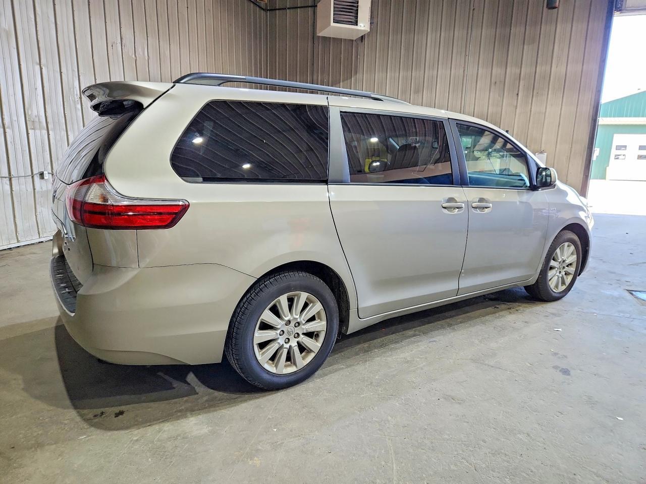 2016 Toyota Sienna Le - Фото 3