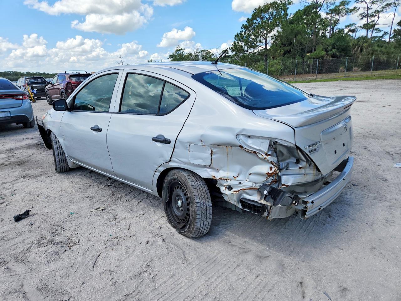 2018 Nissan Versa S Plus - Фото 2