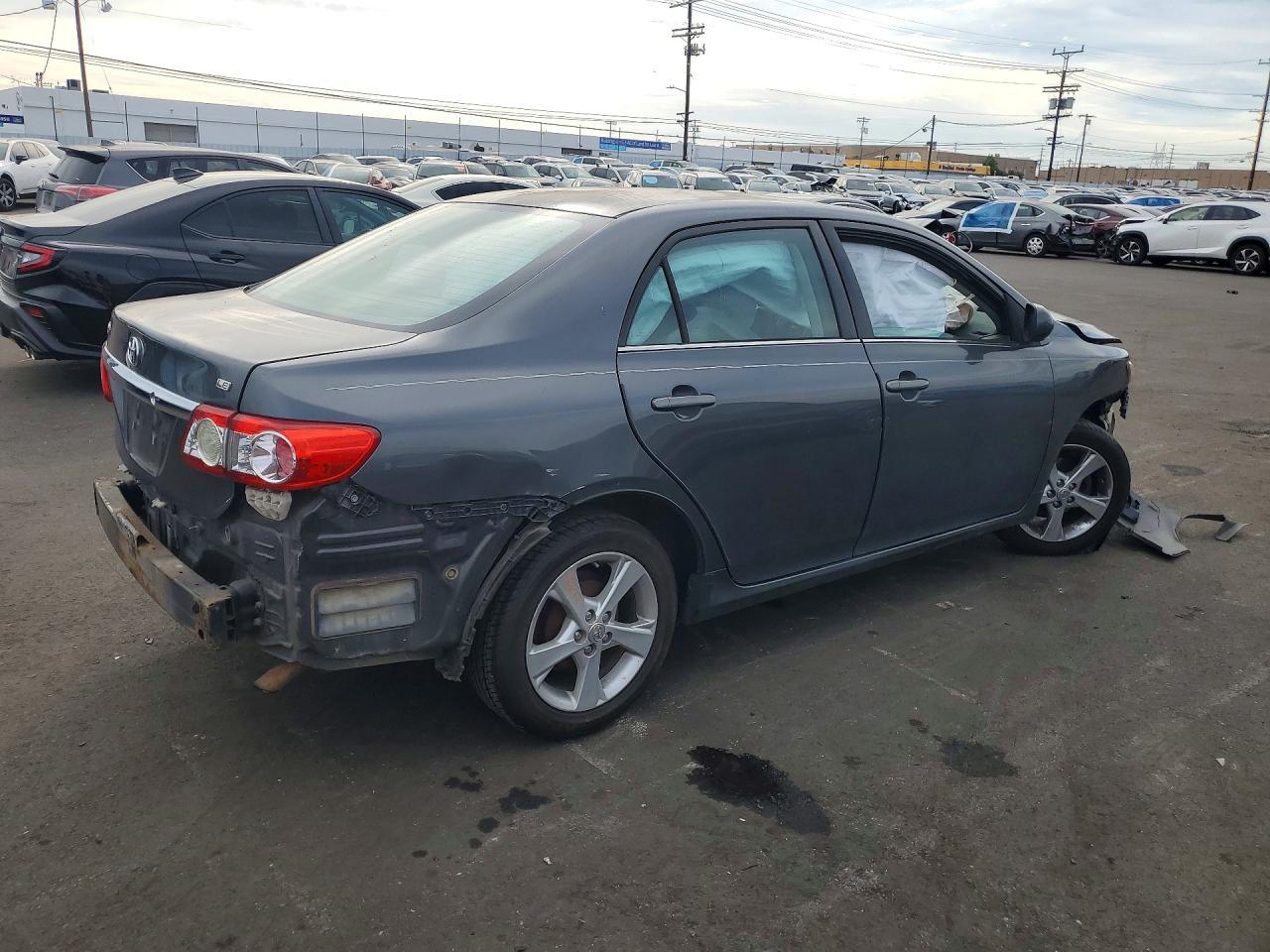 2013 Toyota Corolla Le - Фото 3