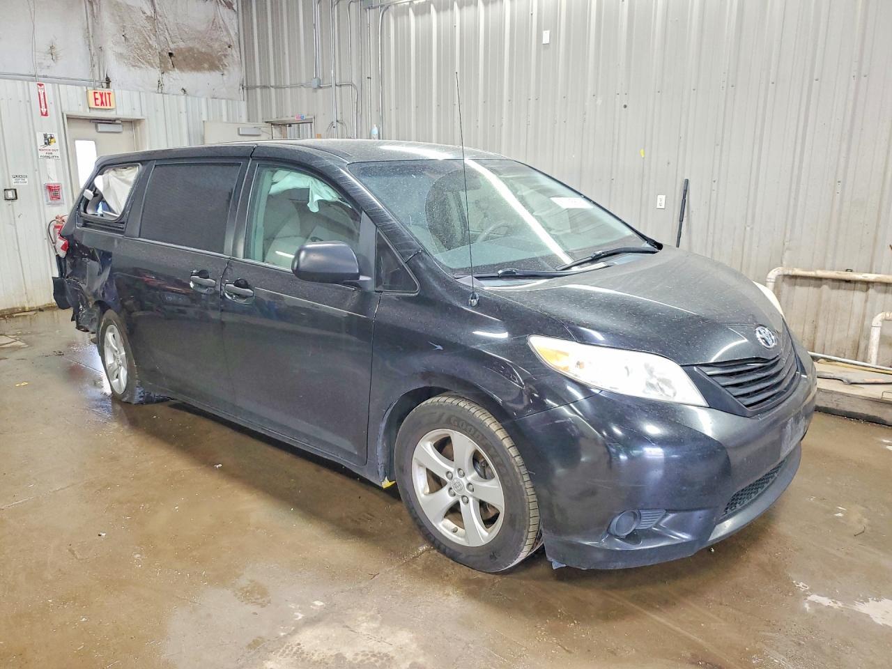 2013 Toyota Sienna L 7-Passenger - Image 4