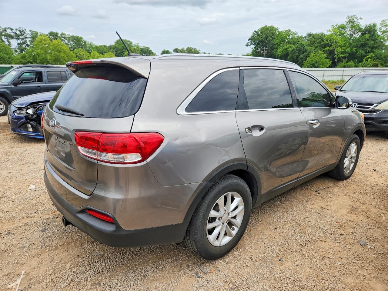 2017 Kia Sorento Lx V6 - Image 3