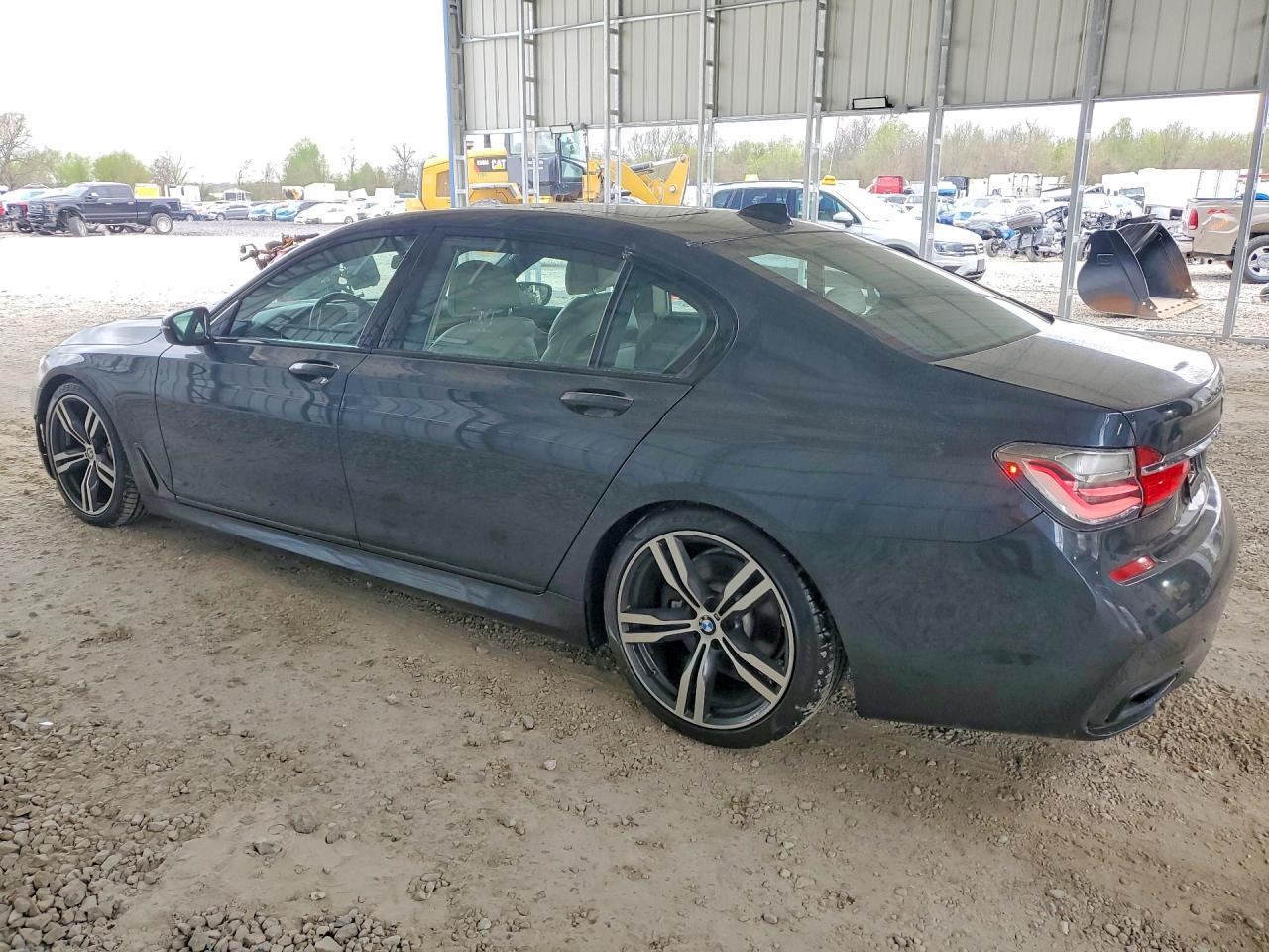 2019 BMW 740 I - Фото 2