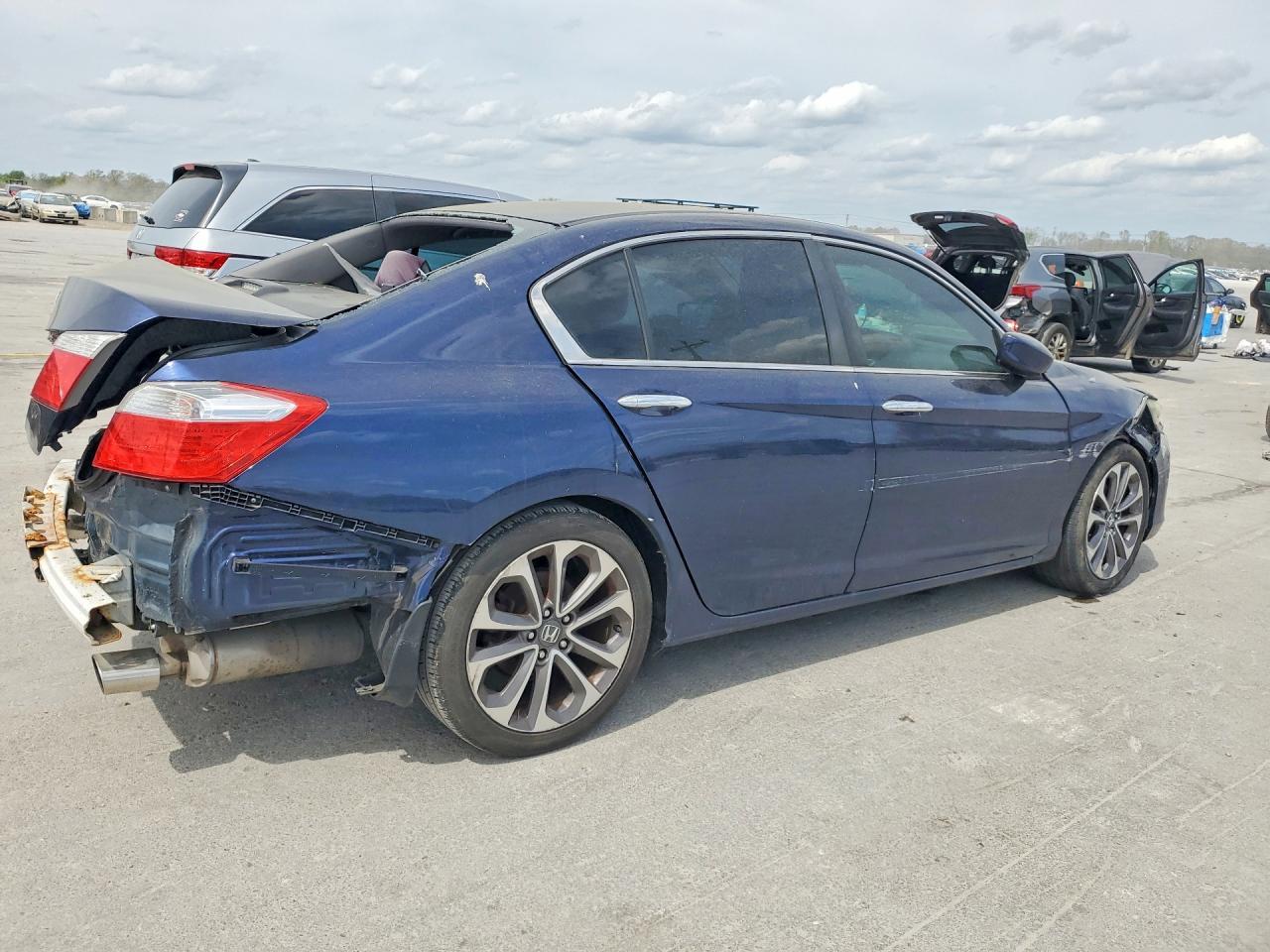 2015 Honda Accord Sport - Image 3