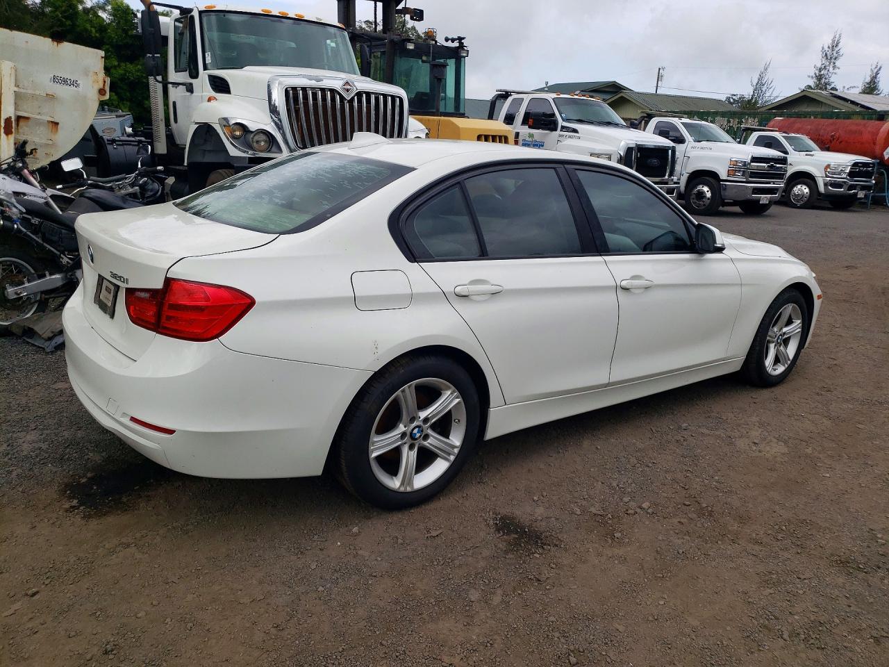 2015 BMW 320 I - Фото 3