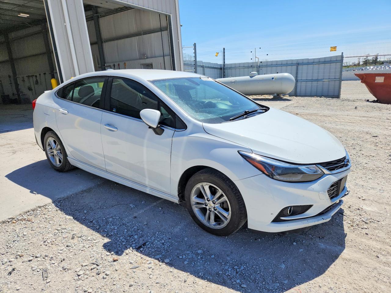 2017 Chevrolet Cruze Lt - Image 4