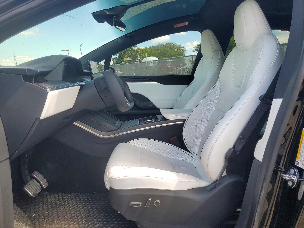 2022 Tesla Model X - Фото 7
