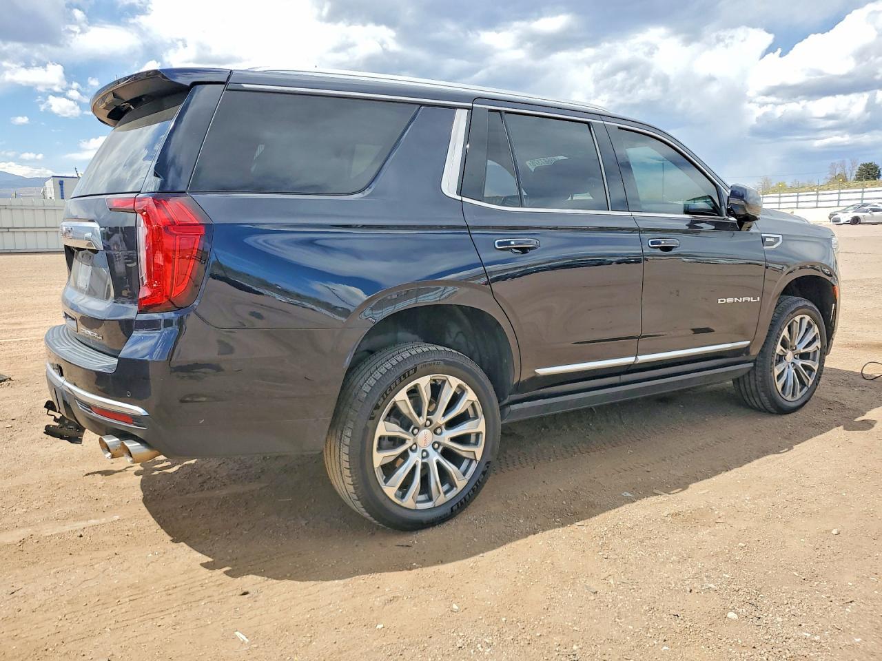 2021 GMC Yukon Denali - Фото 3