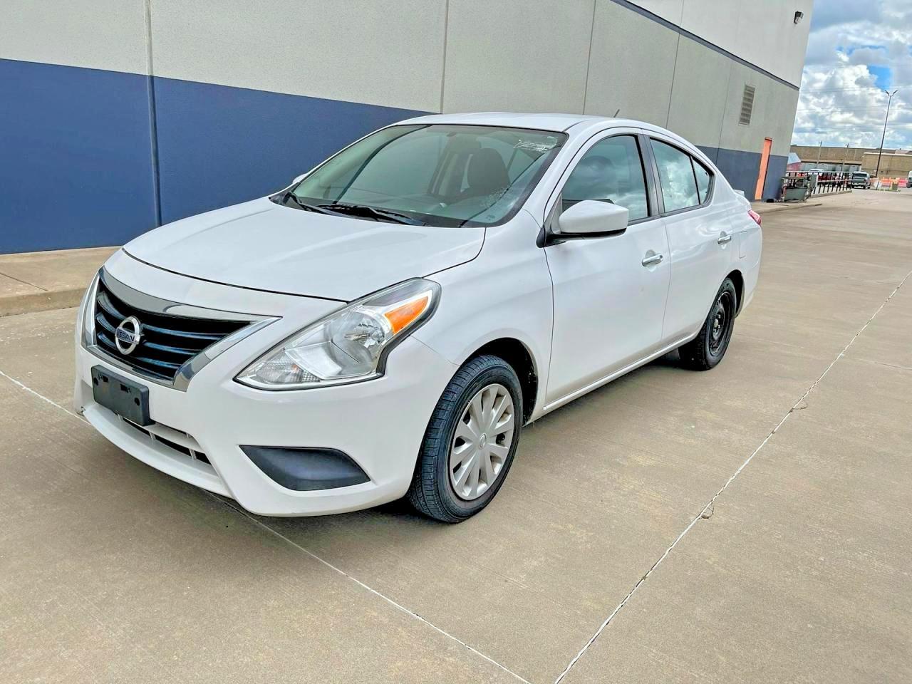 2019 Nissan Versa Sv - Image 2