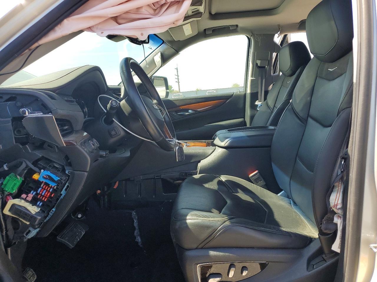 2016 Cadillac Escalade Luxury - Image 7