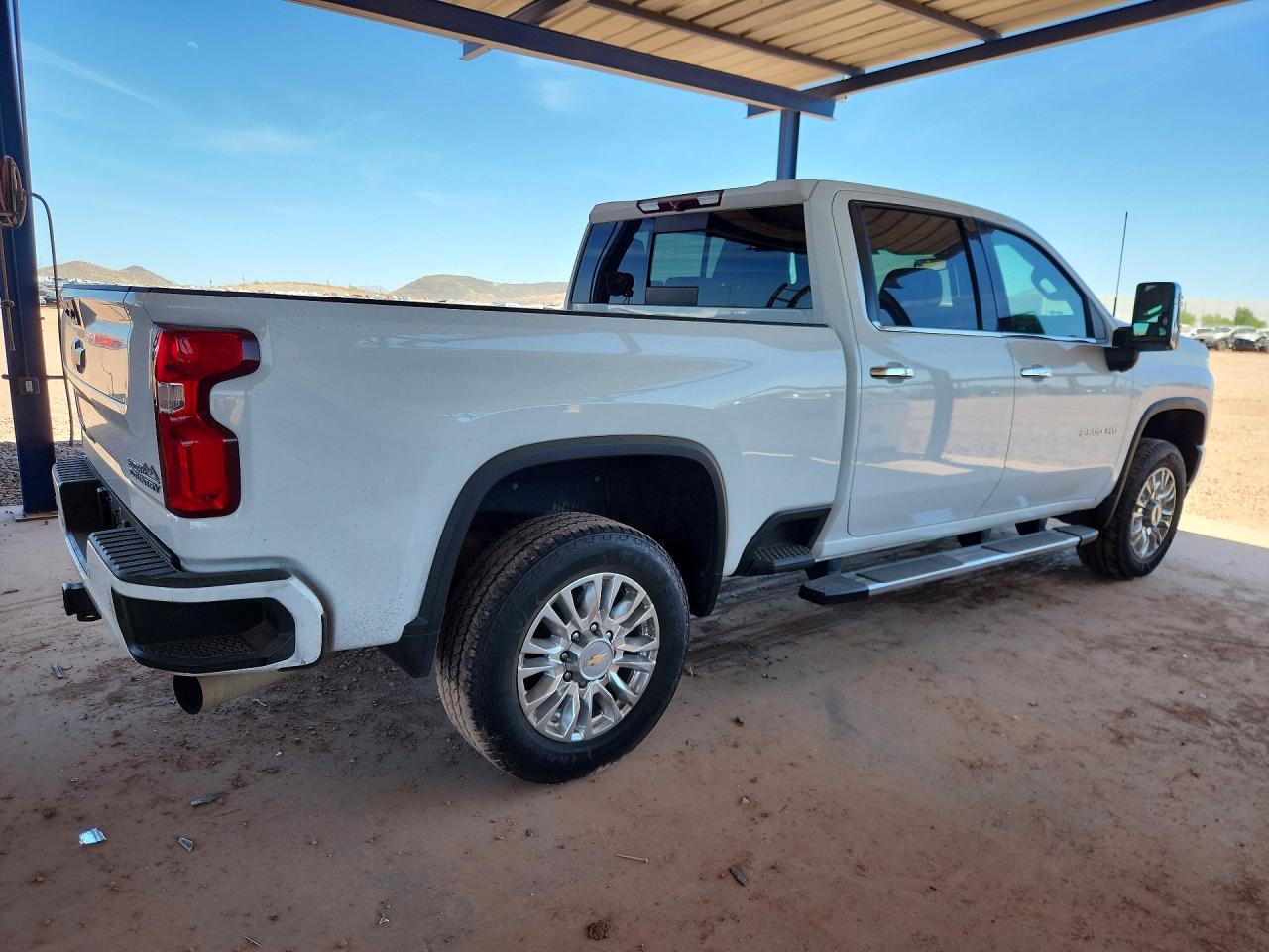 2022 Chevrolet Silverado K2500 High Country - Фото 3