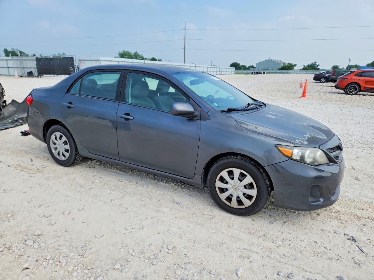 2011 Toyota Corolla Le - Image 4