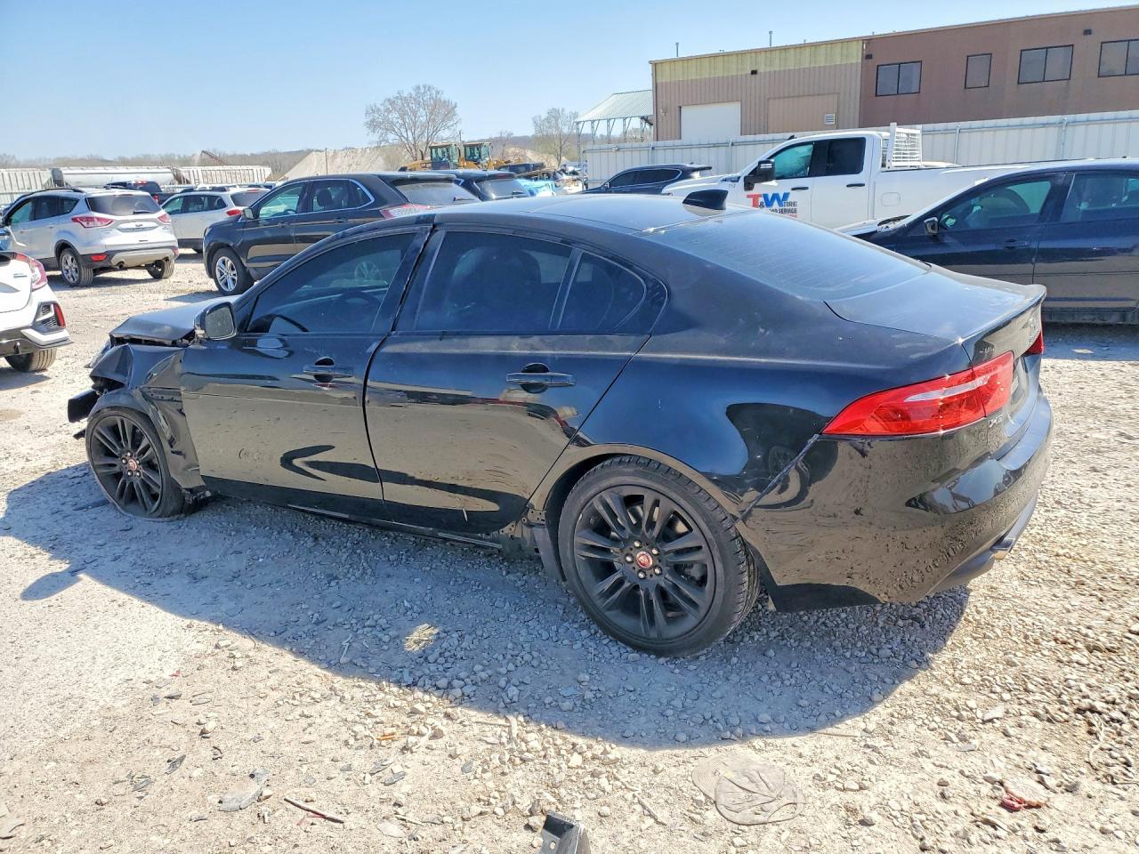 2017 Jaguar Xe Prestige - Фото 2