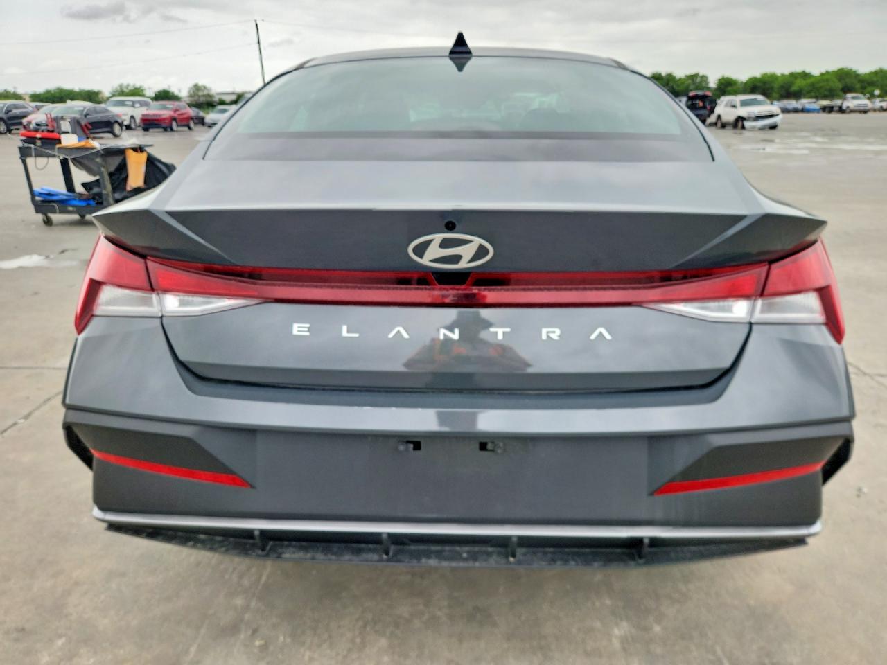 2024 Hyundai Elantra Sel - Image 6