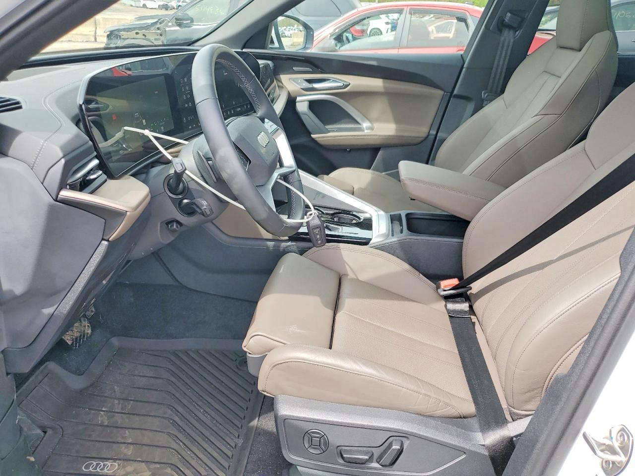 2025 Audi Q5 - Image 7