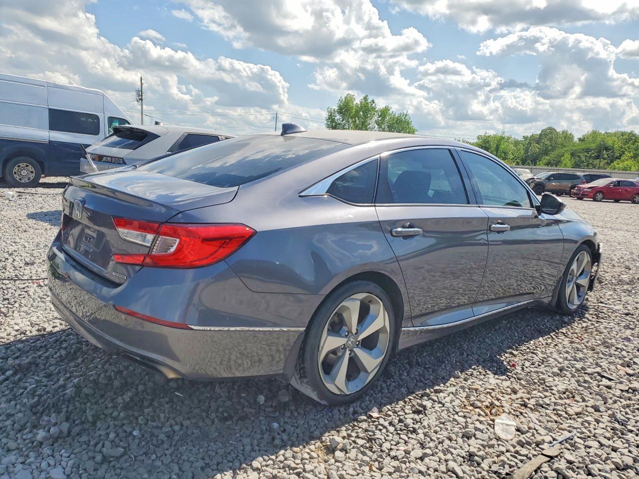2018 Honda Accord Touring - Фото 3