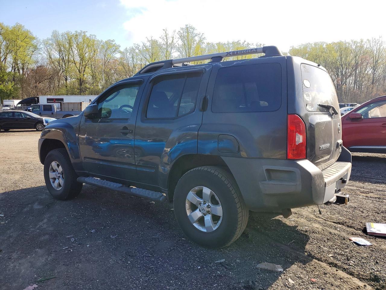 2010 Nissan Xterra X - Фото 2