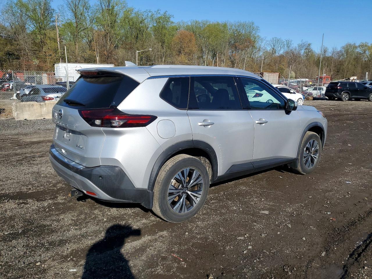 2021 Nissan Rogue Sv - Image 3