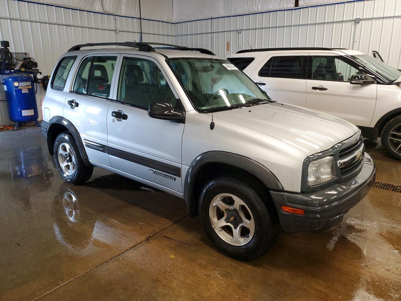 2002 Chevrolet Tracker - Image 4