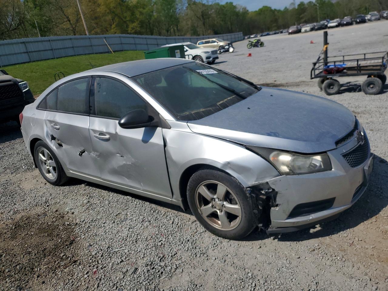 2013 Chevrolet Cruze Ls - Image 4