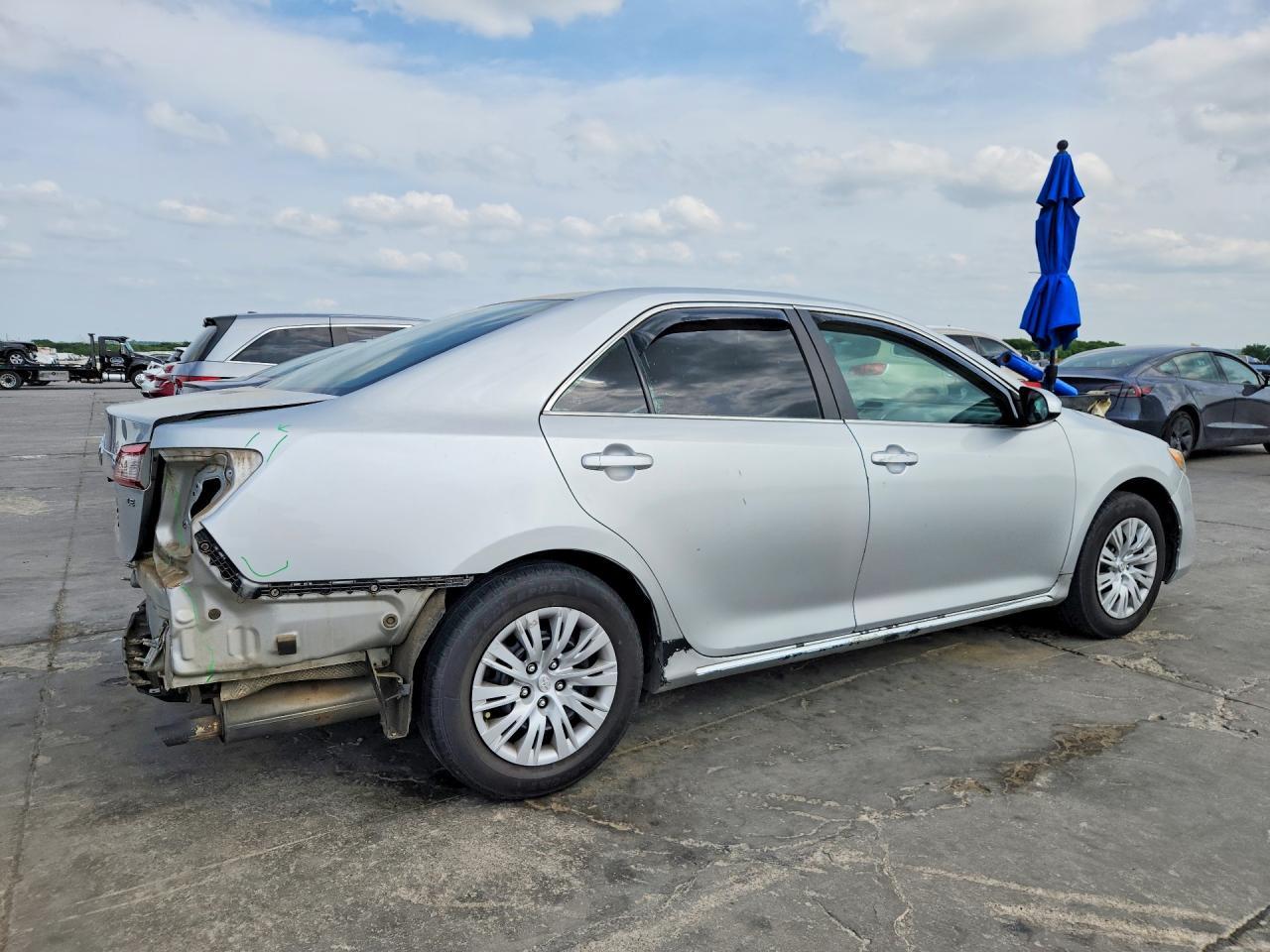 2013 Toyota Camry Le - Фото 3