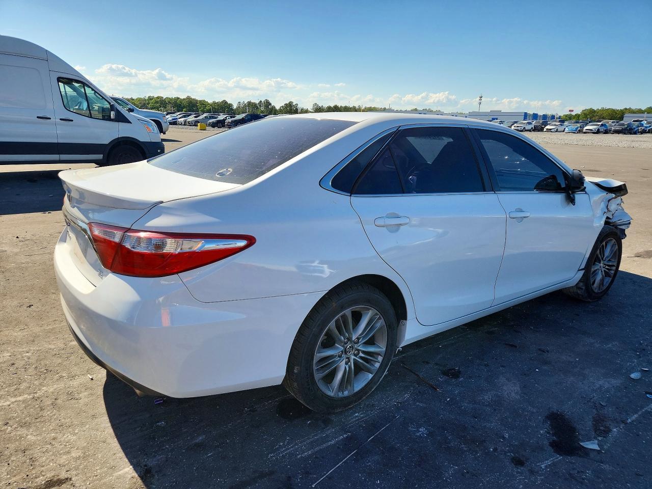 2017 Toyota Camry Se - Фото 3