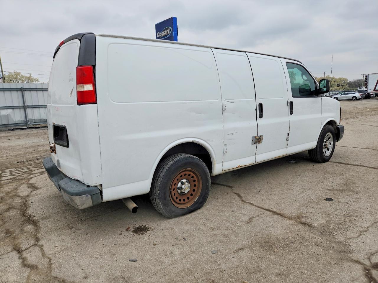 2014 Chevrolet Express 1500 Cargo Delivery Van - Фото 3