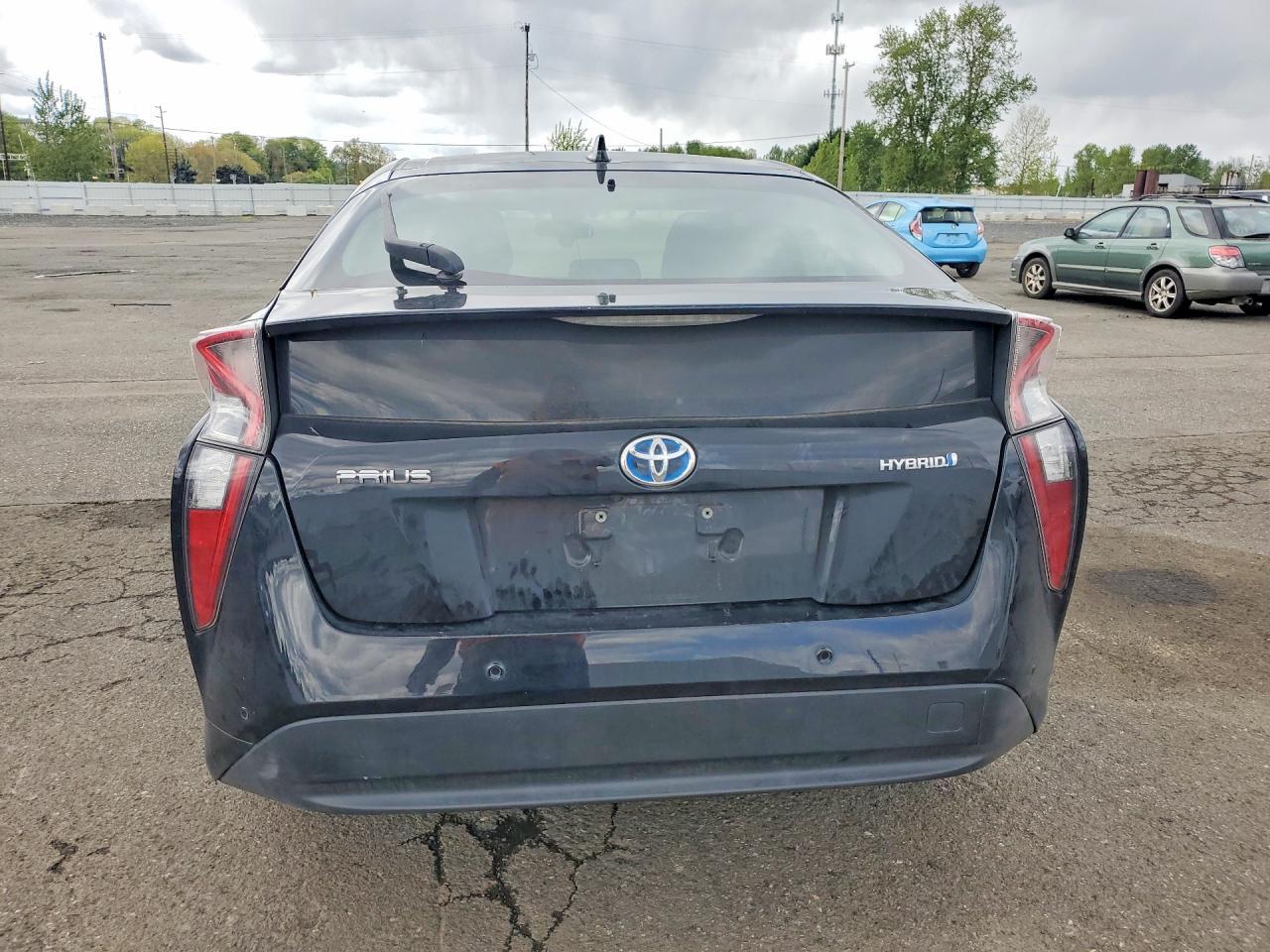 2018 Toyota Prius Three - Image 6