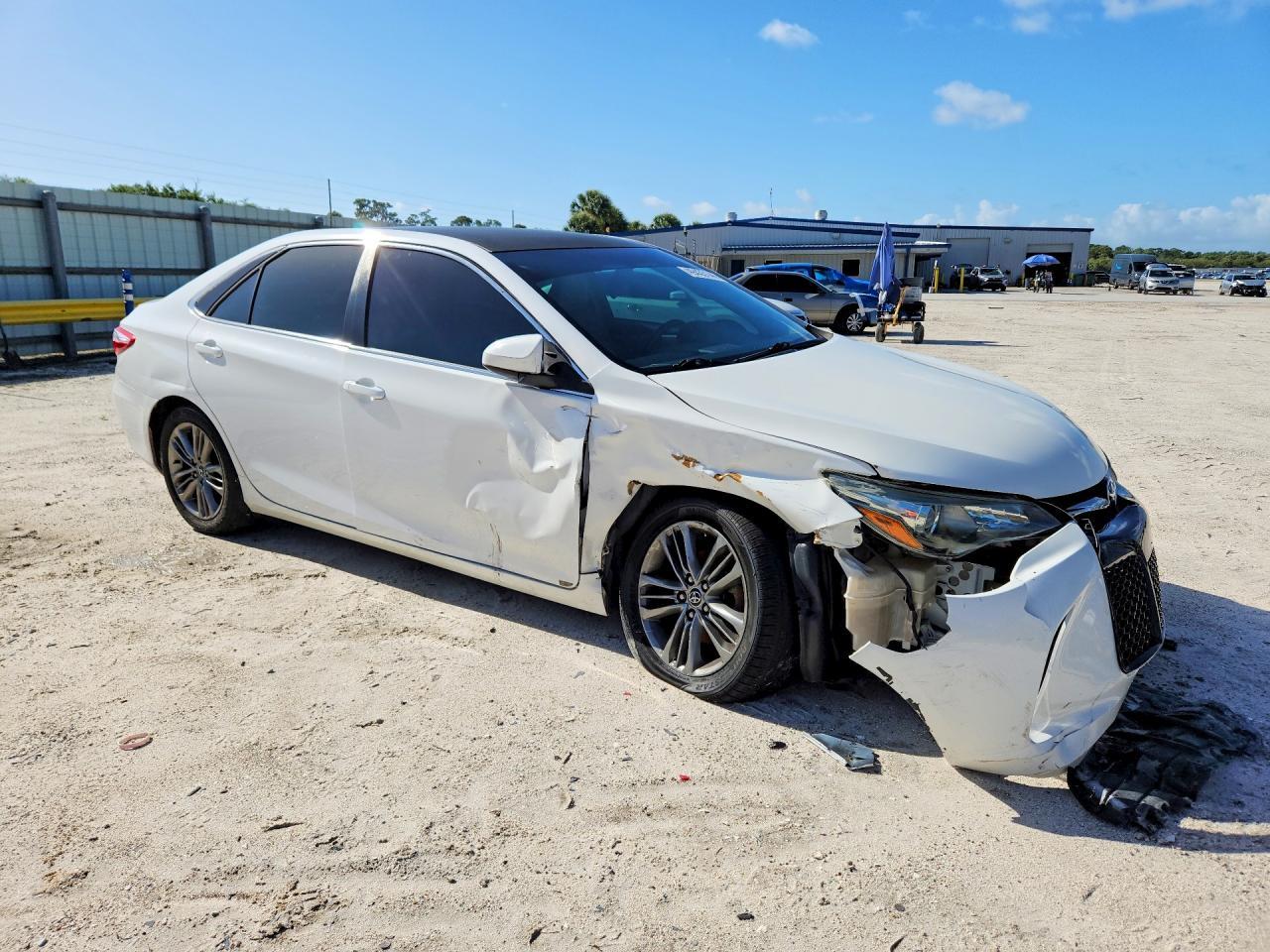 2015 Toyota Camry Se - Фото 4