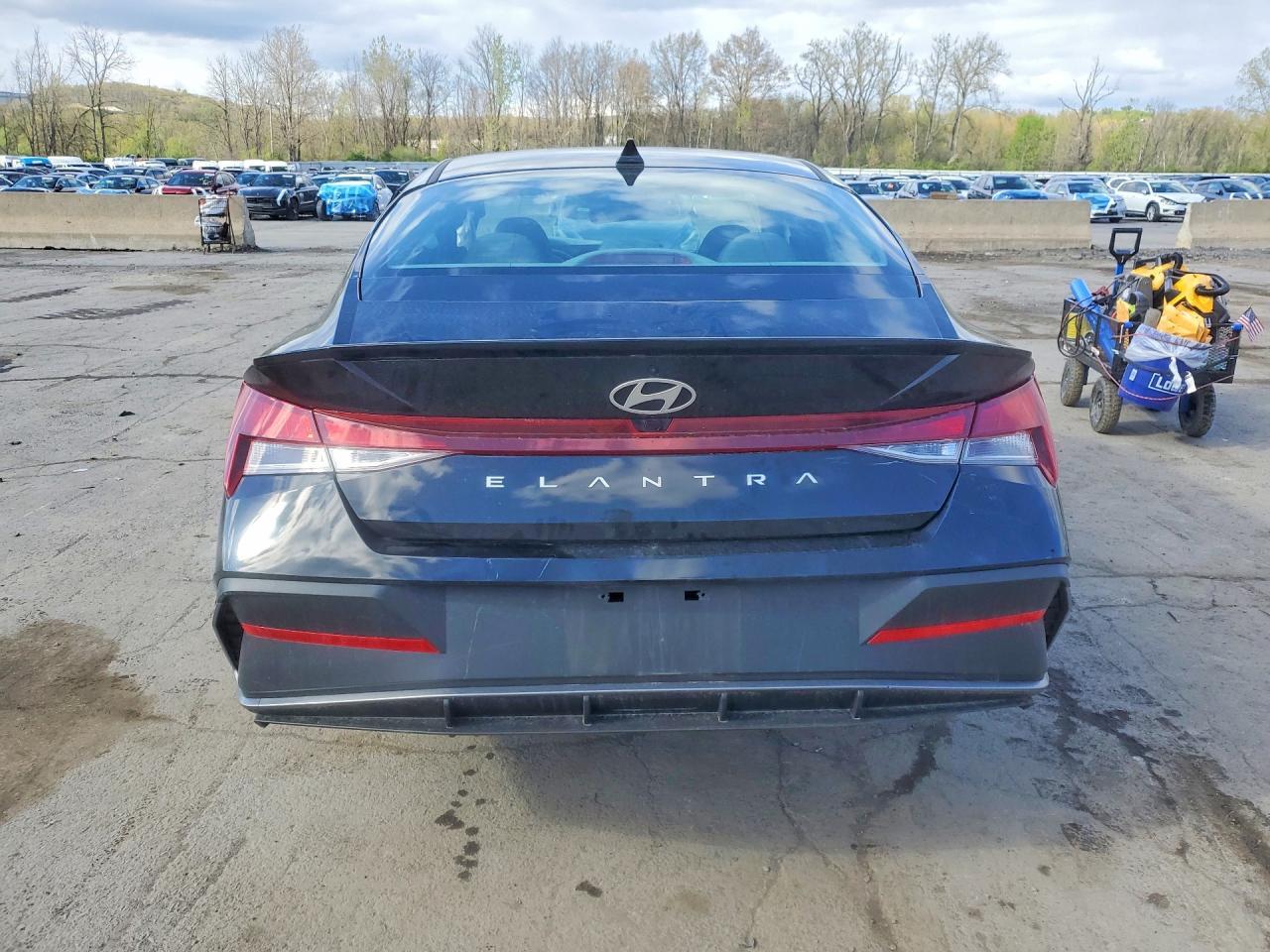 2025 Hyundai Elantra Sel Sport - Image 6