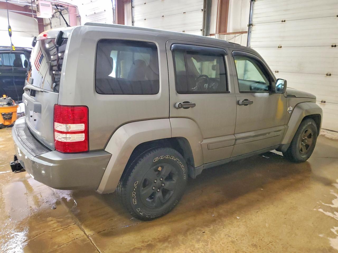 2012 Jeep Liberty Sport - Фото 3