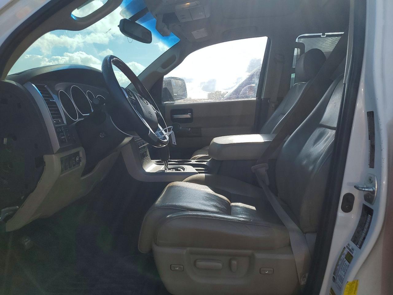 2016 Toyota Sequoia Platinum - Image 7