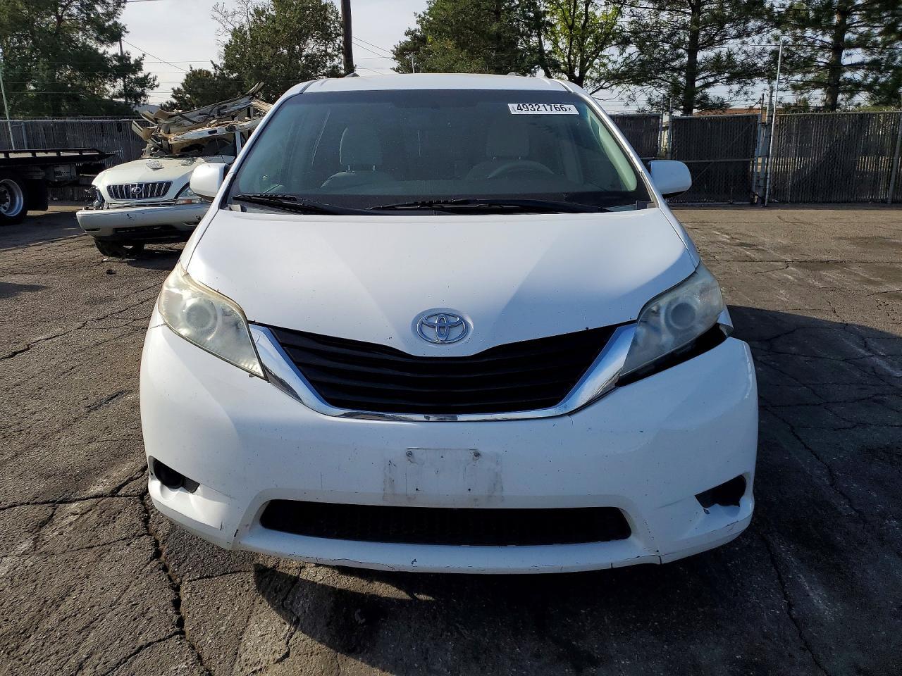 2014 Toyota Sienna Le - Фото 5