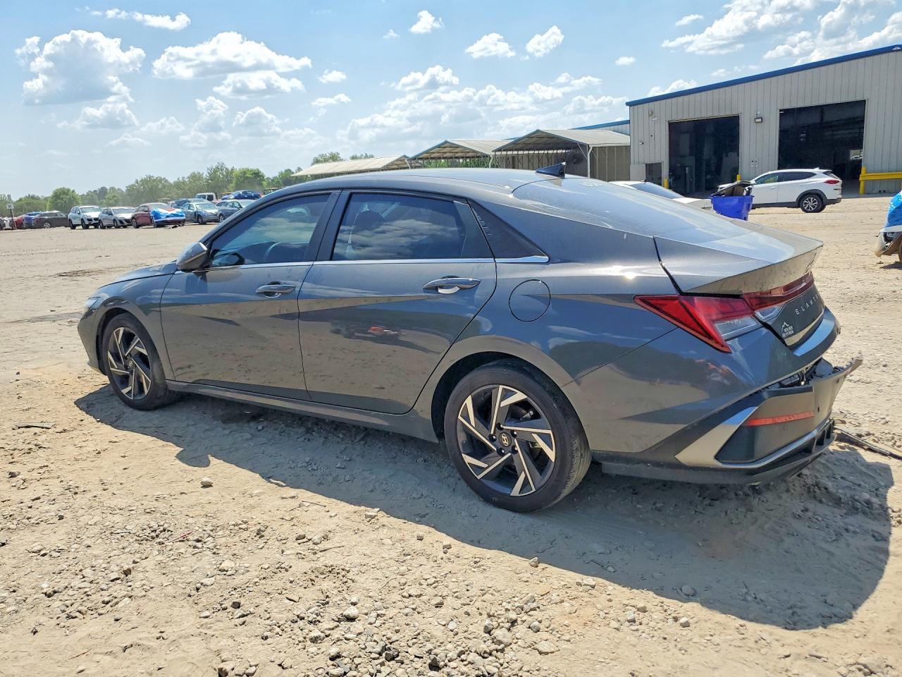2024 Hyundai Elantra Limited - Фото 2