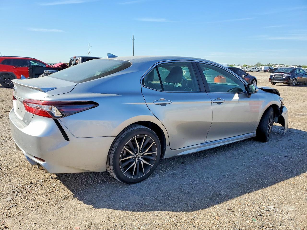 2023 Toyota Camry Se - Фото 3