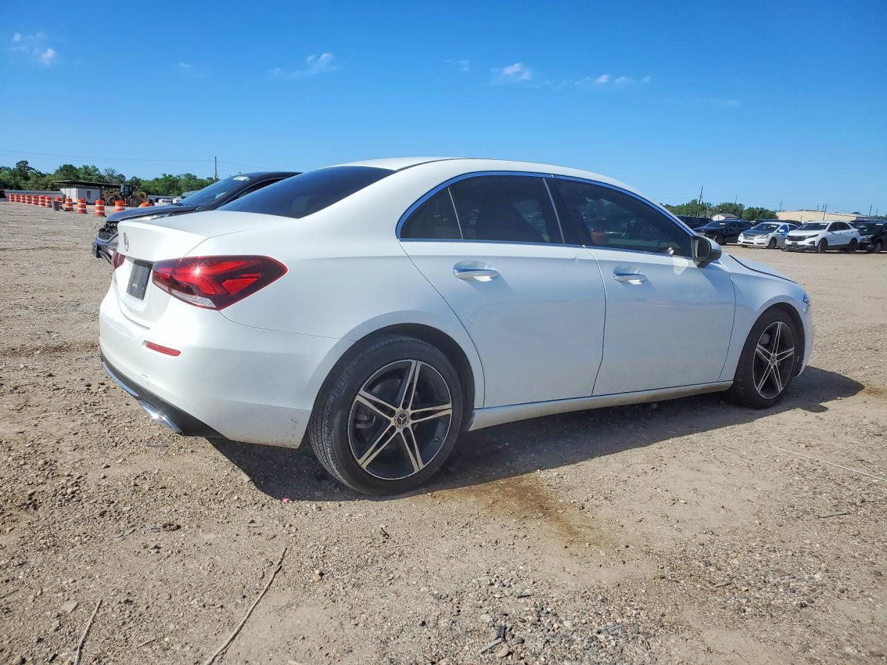 2020 Mercedes-Benz A 220 - Фото 3