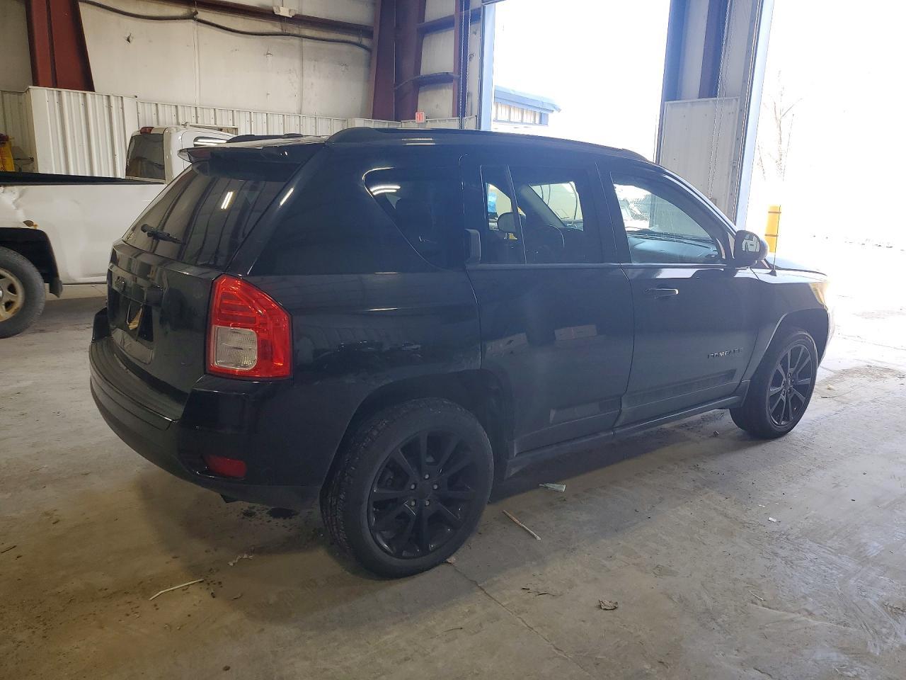 2012 Jeep Compass Latitude - Image 3