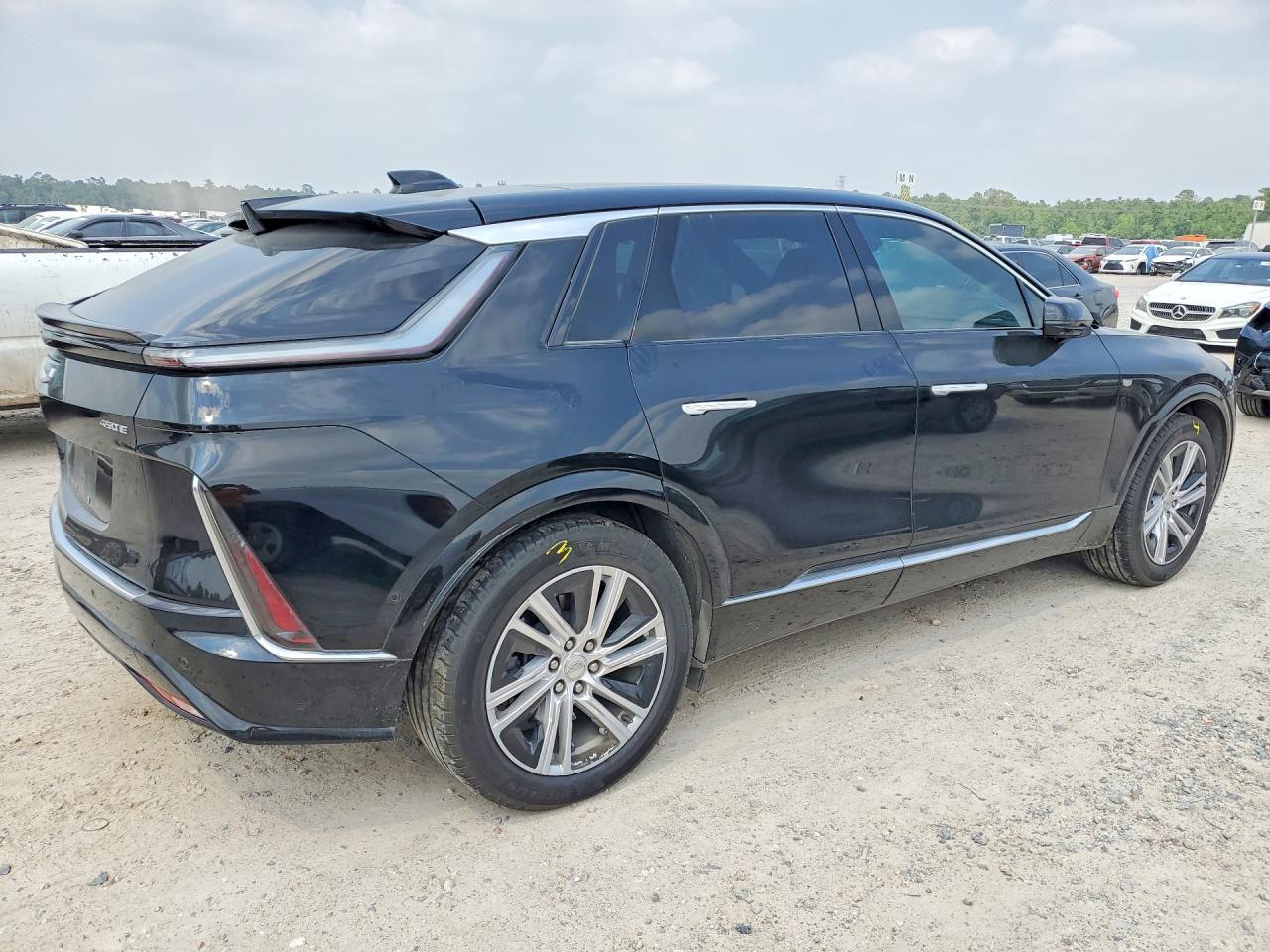 2024 Cadillac Lyriq Tech - Image 3
