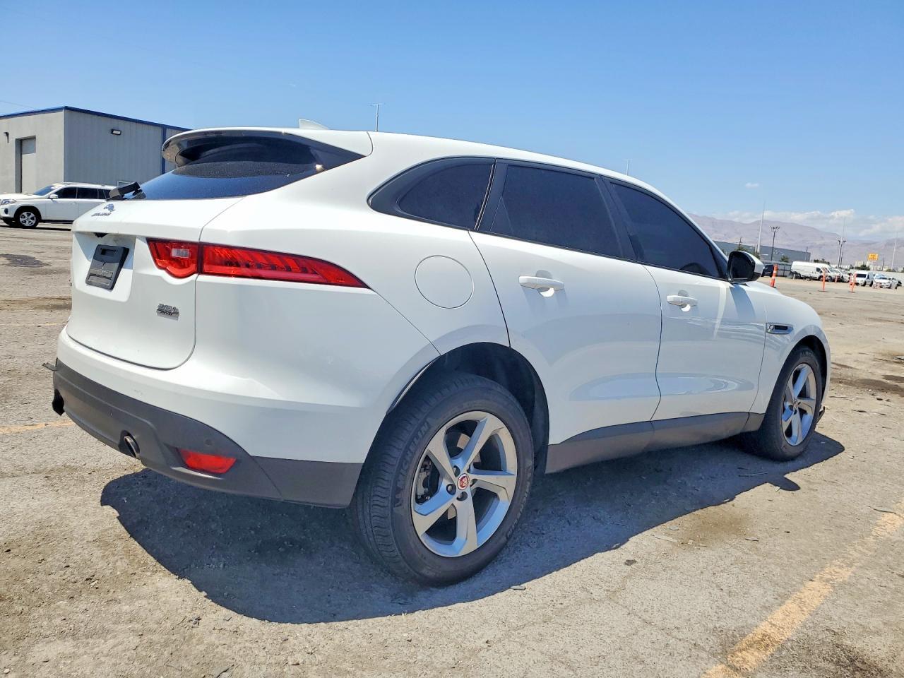 2018 Jaguar F-Pace Premium - Image 3